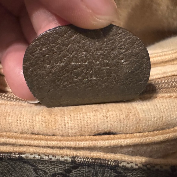 ❌❌SOLD ON FB❌❌Vintage Gucci Crossbody - Picture 12 of 17